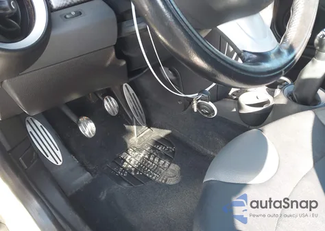 2010 Mini Cooper S из США, поврежденный, VIN WMWMS3C52ATY51251